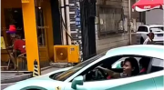 小姐姐法拉利跑车照片,小姐姐驾驭速度与激情